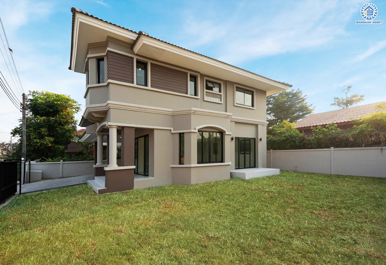 บ้านมือสองตกแต่งใหม่ โครงการ ชวนชื่น ปิ่นเกล้า บนเนื้อที่ 76.9 ตร.ว. พื้นที่ใช้สอยมากถึง 212.5 ตร.ม. ฟังก์ชันจัดเต็ม 3 ห้องนอน 3 ห้องน้ำ จอดรถได้ถึง 2 คัน พร้อมทั้งเปลี่ยนระบบสุขาภิบาลให้ใหม่ พร้อมเข้าอยู่ทันที บนทำเลศักยภาพ เชื่อมต่อหลายเส้นทาง ใกล้จุดขึ้นทางด่วน "ศรีรัช" และรถไฟฟ้าสายสีแดง "สถานีตลิ่งชัน"